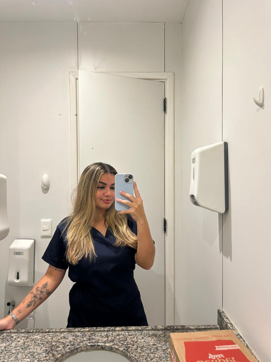 Analu_Feet's tweet photo. Enfermeira, e nas horas vagas humilho acéfalos pervertidos 🤣
Online para fotos e vídeos dos meus pezinhos https://t.co/8Fi0Bl44ZB