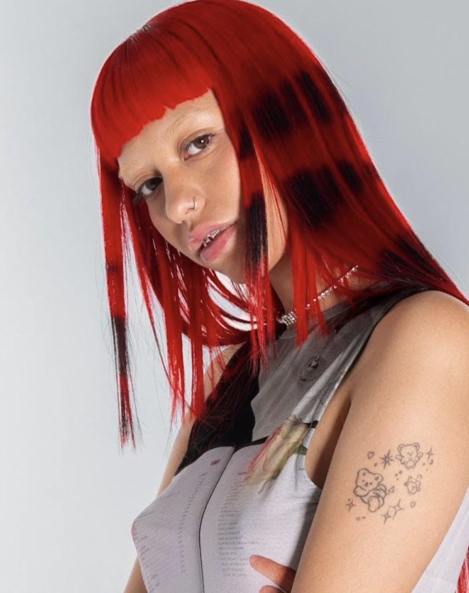 Que tremenda dupla Monlaferte con Akriila!!! Jamás pensé en verla ahí 
Ella tiene tanto talento y futuro!!

Secas

 #Viña2026