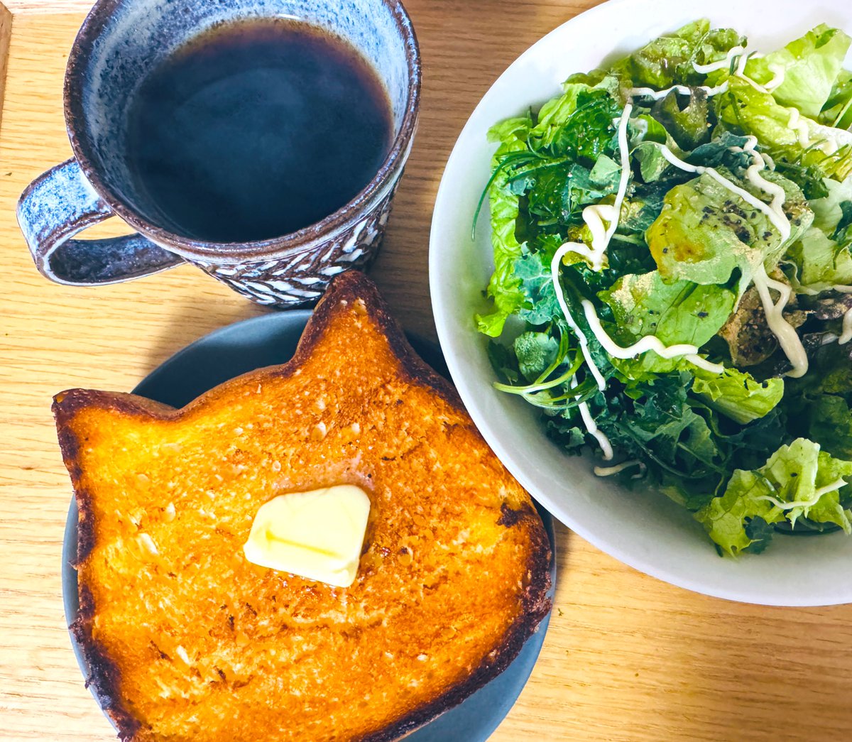 akibaruki's tweet photo. 秋葉原在住おうち朝ご飯（遅い）
アトレで買ったねこねこ食パン🍞
福島屋のサラダ🥗
福島屋のコーヒー☕️
#akiba https://t.co/XrRbgPsMtB