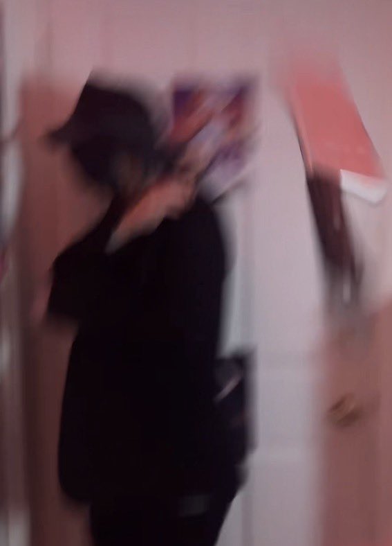 dangan4life's tweet image. Here is a photo of ouma throwing a butchers knife towards me , luckily he missed but the #vibes were there 
#danganronpa #creativeflow #thatwasclose #phew #kyokofeet