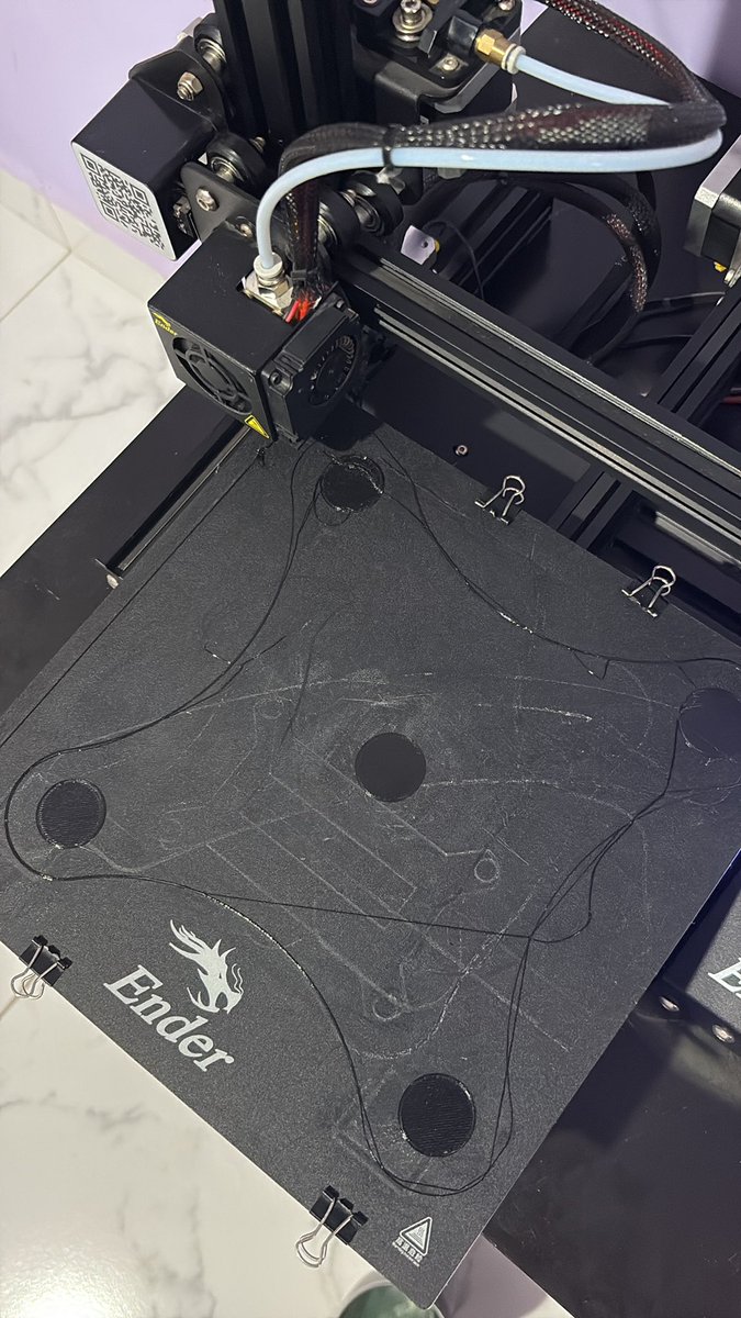 First print in a looong while, ofc had to be the calibration print, you can tell by the mess that it was very bad 😂 but hey, I’m ready to print again 📈

(excuse my messy printing bed 😭)