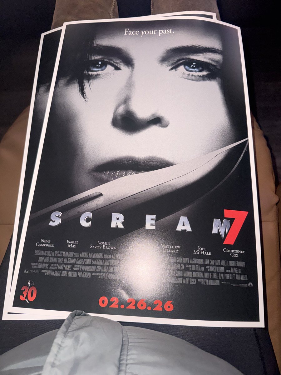 Hubby treated me to the fan premiere showing tonight. So fucking good!!!! 

Sid, still a goddess 30 years later 💋