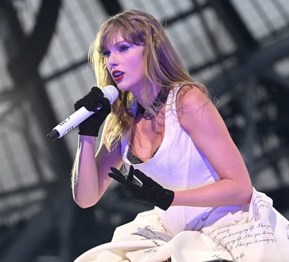 | Megan Moroney talks “The Life of a Showgirl” recently in an interview with LA times, and how Taylor Swift is an inspiration to her:

“Love it. "Opalite" was my No. 1 when I first listened. And I loved "Actually Romantic" — kind of gave me "Bless Your Heart" vibes. I loved that