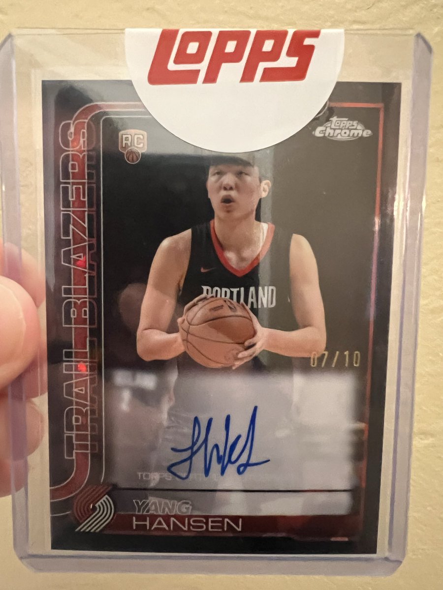 JohnnyRipsCards's tweet photo. My redemption is in. Topps chrome sapphire. @CardPurchaser https://t.co/iWSfWG2QT9