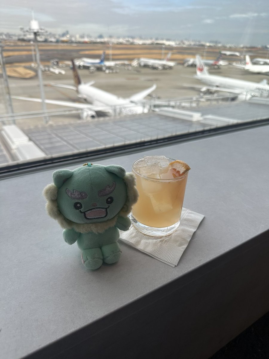 pariskuma13's tweet photo. 恒例の羽田空港ゆずギムレット。 https://t.co/z03CFrS0qQ