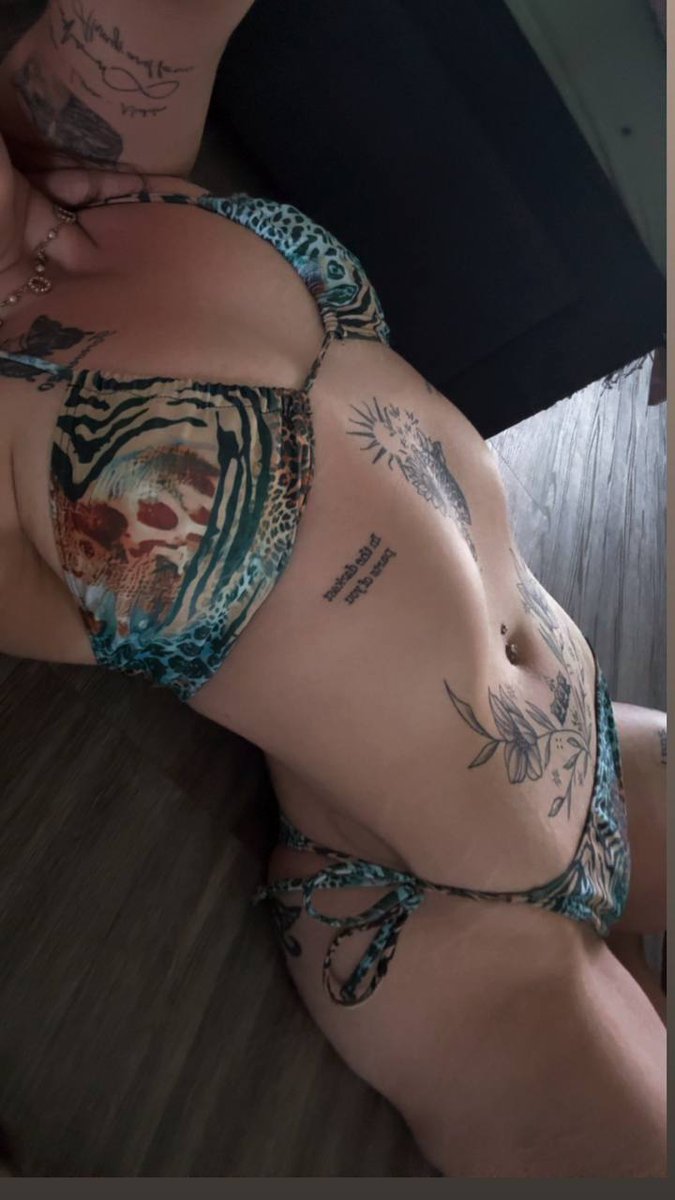 Sarah_QLD6969's tweet photo. too good of a floor decoration? -- why not bring me into your bed? 😜😍 https://t.co/0X8ZrRUn4R