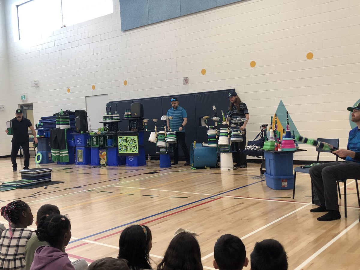 Mrs. Riley tweet media