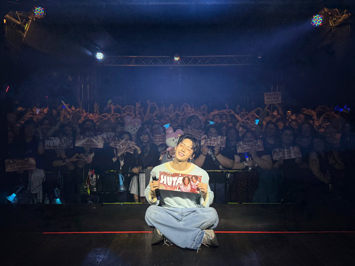 BTOBCOMPANY's tweet photo. [📂]

📂 B:CHIVE
└📁 260226 LEE MINHYUK (HUTA) CONCERT <HOOK - WHO : KING> IN MADRID

마드리드 멜로디 열기 가득이잖아 💙
민혁이에게 큰 사랑이 내려와
웃음이 끊이지 않은
오늘을 선물해 줘서 고마워 (∴ o̴̶̷᷄ ·̭ o̴̶̷̥᷅ ∴)

#비투비 #BTOB
#HOOK #WHO_KING
#이민혁 #LEEMINHYUK
#허타 #HUTA
@btob2mh