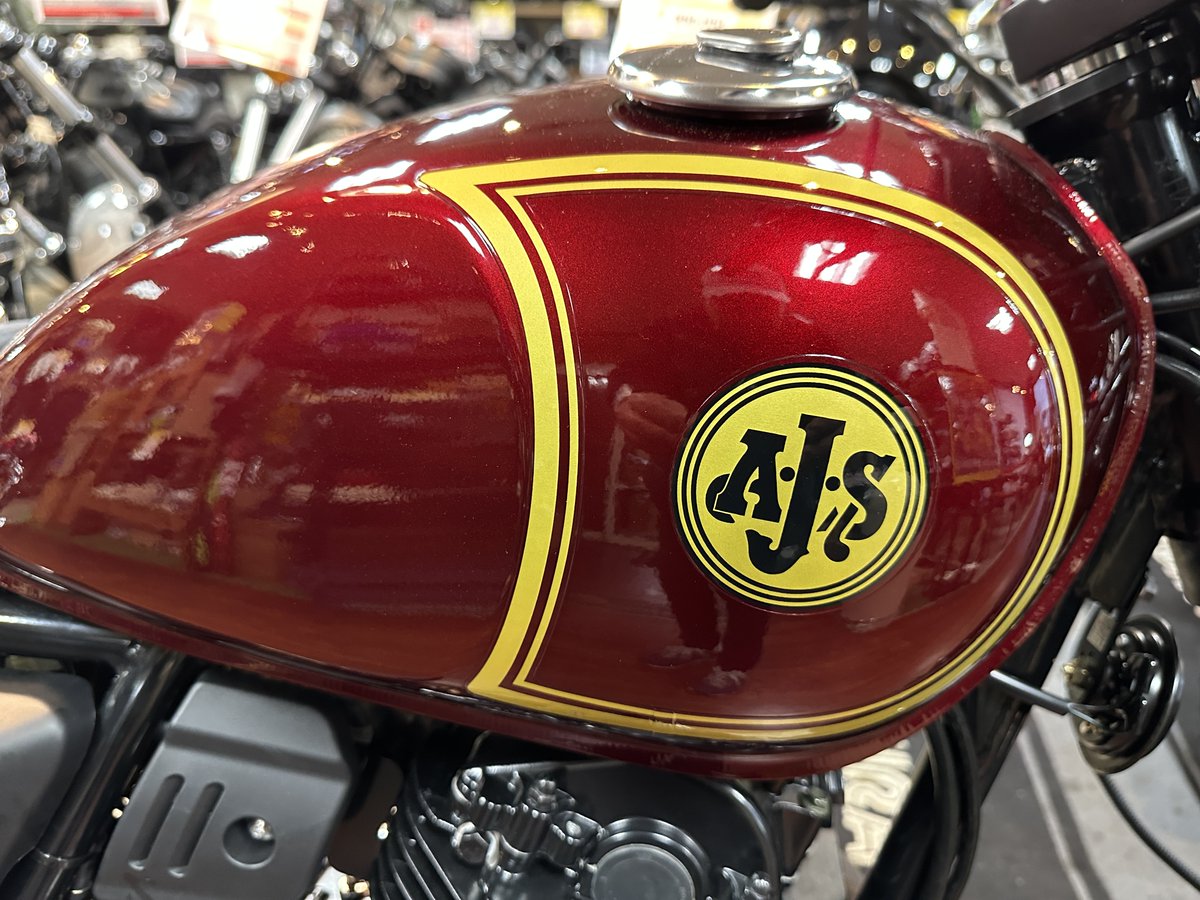 KMDex_hatahata's tweet image. #AJS 新作入荷！
スクランブラー250！！

“アルバート・ジョン・スティーブンス”の名を冠する英国ブランドから、
ついに ’71 #デザートスクランブラー125 の兄貴分！
「#Scrambler250 」 が秋田へ着弾！

サイズ感はそのままに250ccエンジン を搭載。