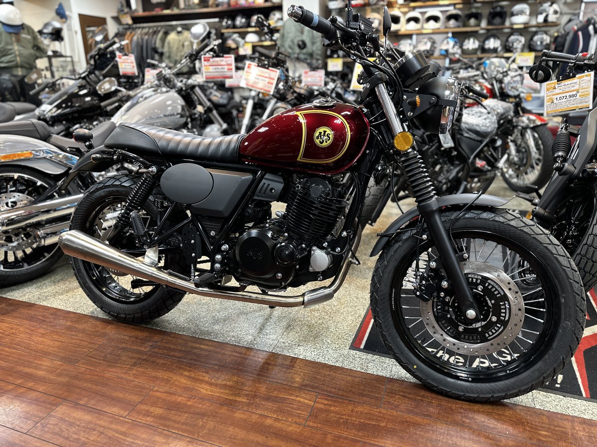 KMDex_hatahata's tweet image. #AJS 新作入荷！
スクランブラー250！！

“アルバート・ジョン・スティーブンス”の名を冠する英国ブランドから、
ついに ’71 #デザートスクランブラー125 の兄貴分！
「#Scrambler250 」 が秋田へ着弾！

サイズ感はそのままに250ccエンジン を搭載。