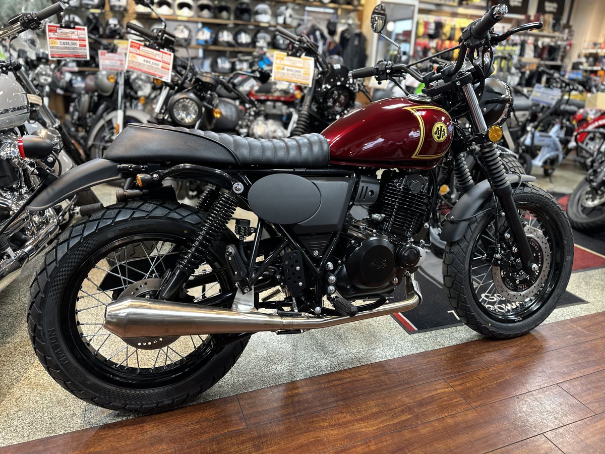 KMDex_hatahata's tweet image. #AJS 新作入荷！
スクランブラー250！！

“アルバート・ジョン・スティーブンス”の名を冠する英国ブランドから、
ついに ’71 #デザートスクランブラー125 の兄貴分！
「#Scrambler250 」 が秋田へ着弾！

サイズ感はそのままに250ccエンジン を搭載。