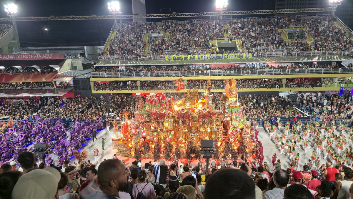 Ansioso pelas preciosidades que meu carnavalesco <a href="/GonzagaToin/">Toín Gonzaga</a> vai trazer ano que vem