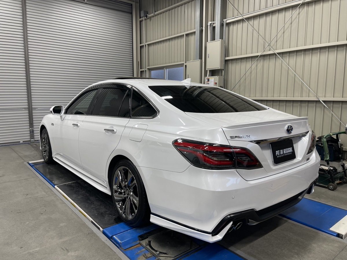 InNegishi's tweet photo. トヨタ クラウン ハイブリッド RSアドバンス
入庫しました🚗
⁡
●サンルーフ
●デジタルインナーミラー
●黒革レザーシート
●BSM
●ETC2.0
●イージークローザー
●後期型
●ヘッドアップディスプレイ
⁡
注文販売専門店
全国納車承ります
残債相談、クレジット、追加カスタムなど、お気軽にお声掛けください！
https://t.co/aSc99sSA7X