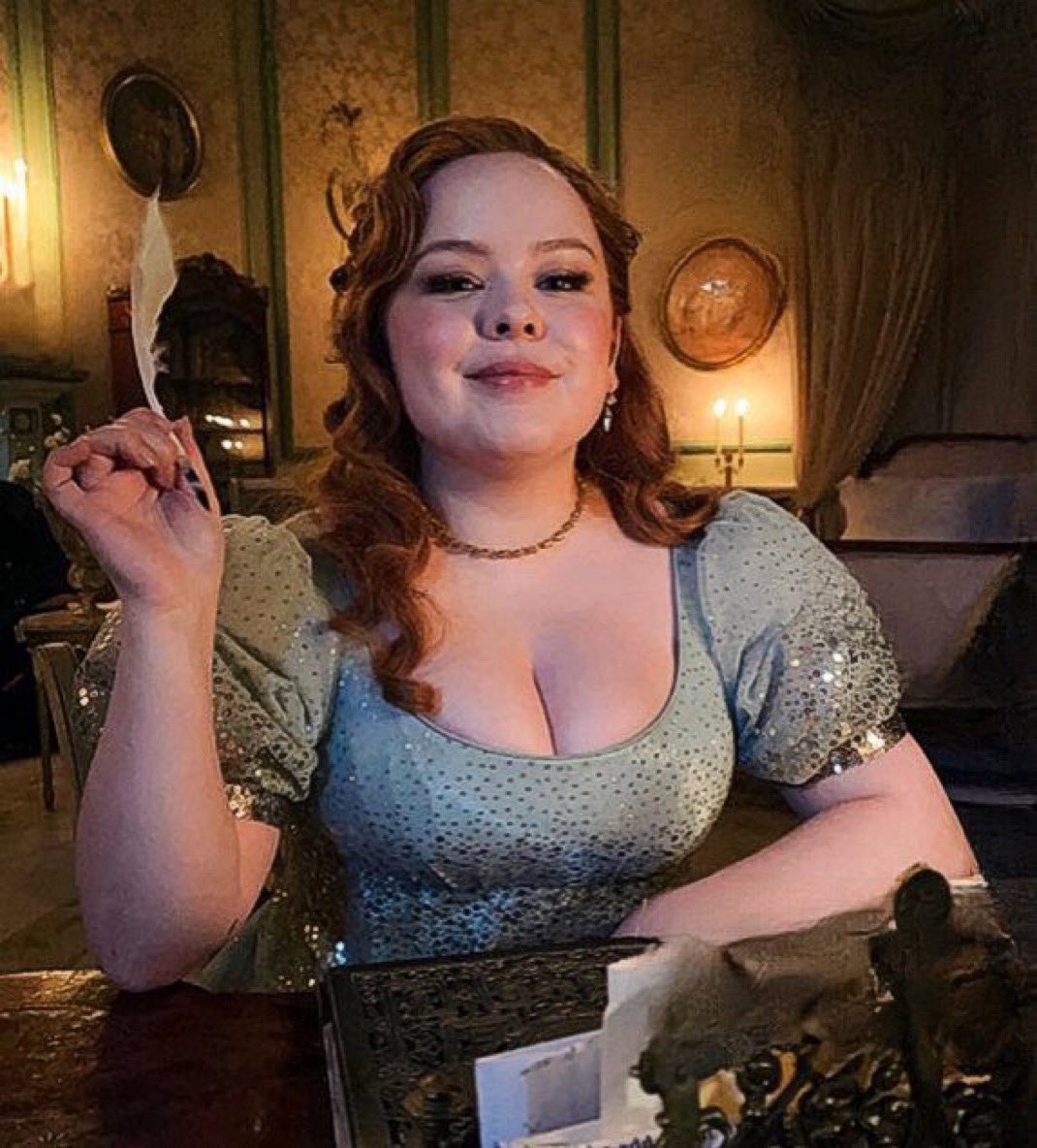 penbridgert0n's tweet photo. penelope giving up LW to become a novelist? excellent. love that. someone stealing LW from penelope? absolutely not. anyway penelope bridgerton will always be THE lady whistledown. https://t.co/sPb7qMcXpG