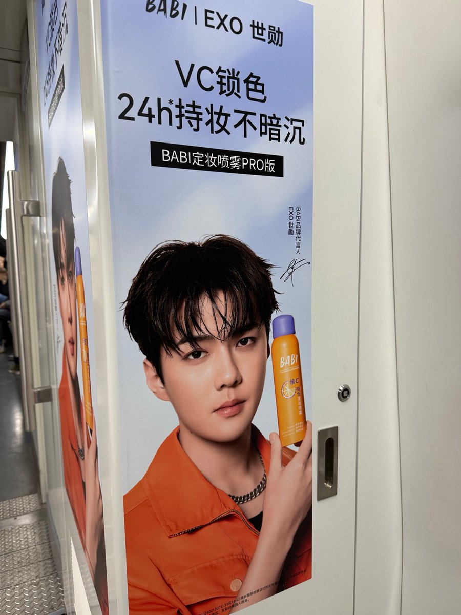 สีส้มสะใจคุณเขาล่ะ ชอบสีส้มมากก็ได้ไปเลยผลิตภัณฑ์สีส้ม 555555555555