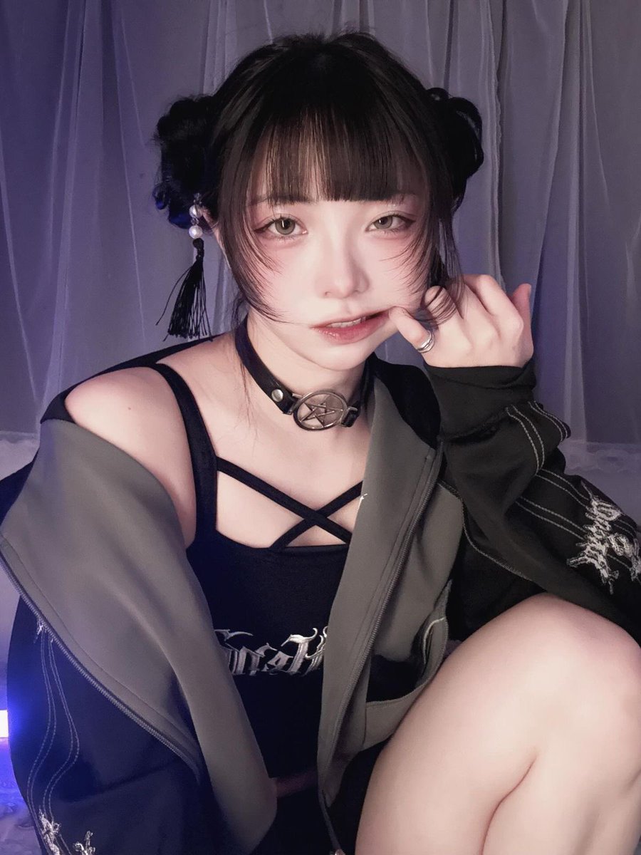 平日のこんな時間からマゾいる？︎💕︎
いいねで襲っちゃおうかな︎💕︎
 #貼り合い