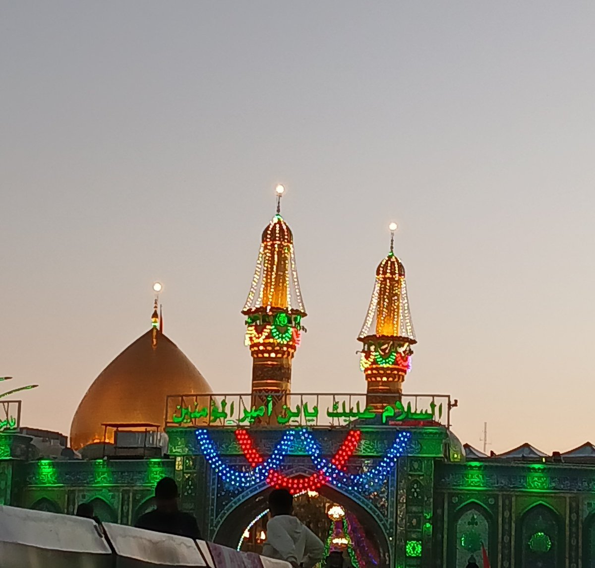 هرچه حاجت داشتم روز نهم آورده ام
بر در آن خانه که حتی ارمنی حاجت گرفت...
الهی به حق حضرت اباالفضل العباس اللهم عجل لولیک الفرج