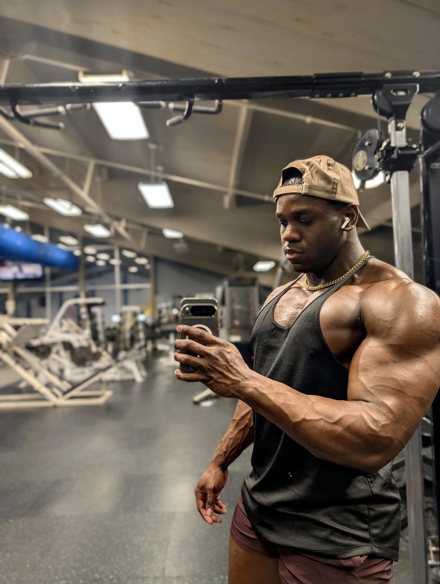 Aaron 💘🥥🌴 tweet media