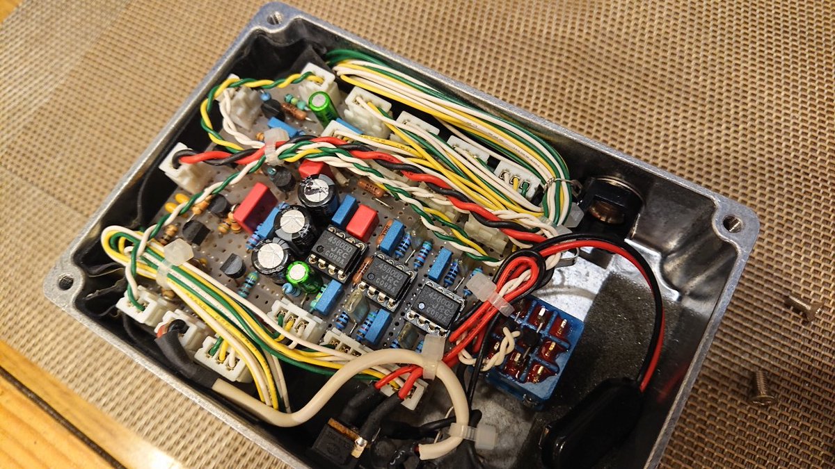 フクミヤ電子のパラメトリックイコライザー。80年代録音スタジオで