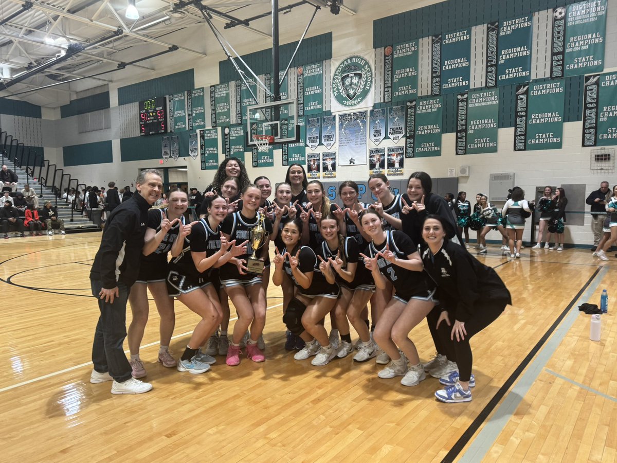 Emily Thompson tweet media