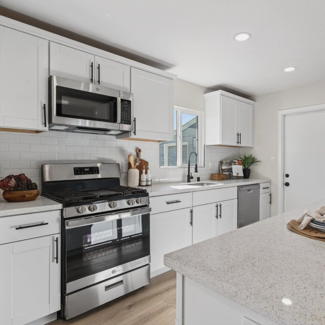 RandelandRealty's tweet photo. At the end of 2025, she reached out to me with one clear goal: homeownership in 2026.

Two months later, she was holding the keys. 
Your dream home could be just a message away.

Comment “RENOVATED” and I’ll send you a message so we can talk about your goals https://t.co/qVvsr8iI9A