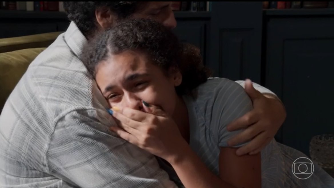 protejo_favs's tweet photo. o Raul ACABOU com a vida da Joélly, ele tinha várias formas de pagar a dívida de droga que ELE fez mas preferiu vender a filha e deixou a namorada passar por um trauma desses sozinha. Sem contar que ele tem sangue nas mãos pela morte do Jorginho também, péssimo! 

#TrêsGraças https://t.co/K3YXCKtu6q