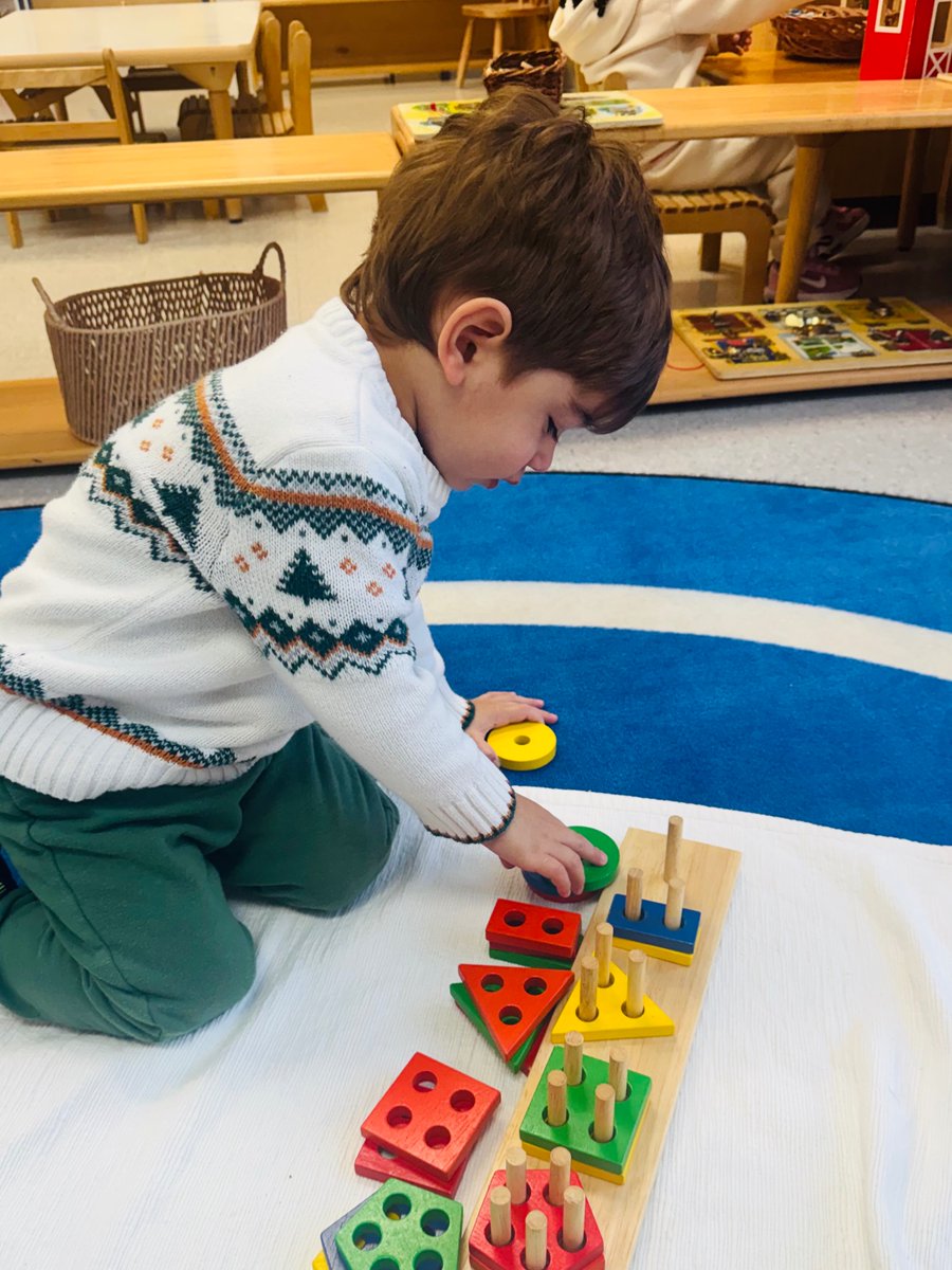MontessoriHTX's tweet photo. Through practical life experiences and meaningful materials, our youngest learners refine coordination, build confidence, and develop focus in a beautifully prepared environment designed just for them.💛🌿✨
 #Montessori #Toddler #Houston #HoustonPrivateSchools https://t.co/CkAkZ4bmEL