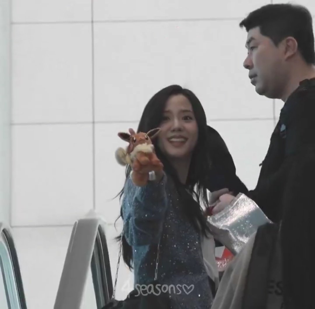 FOREVER KIM JISOO tweet media