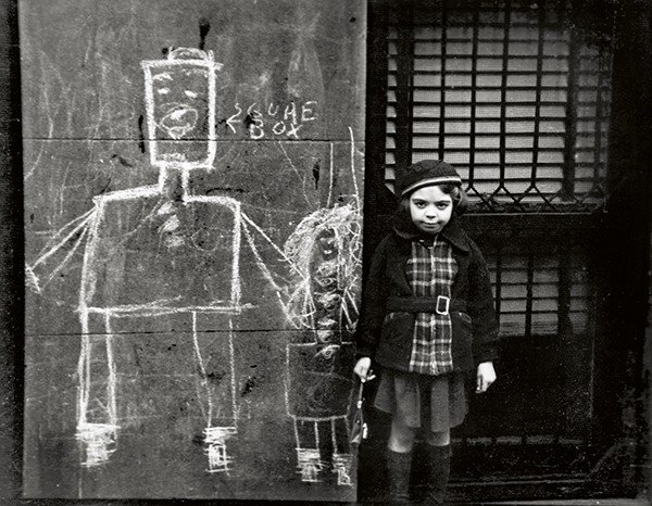 New York photographer Helen Levitt MoMA, Guggenheim and NEA fellow started working with her camera at 18 and was best known for street photography. She was inducted into the 
International Photography Hall of Fame in 2022.

#womenartists