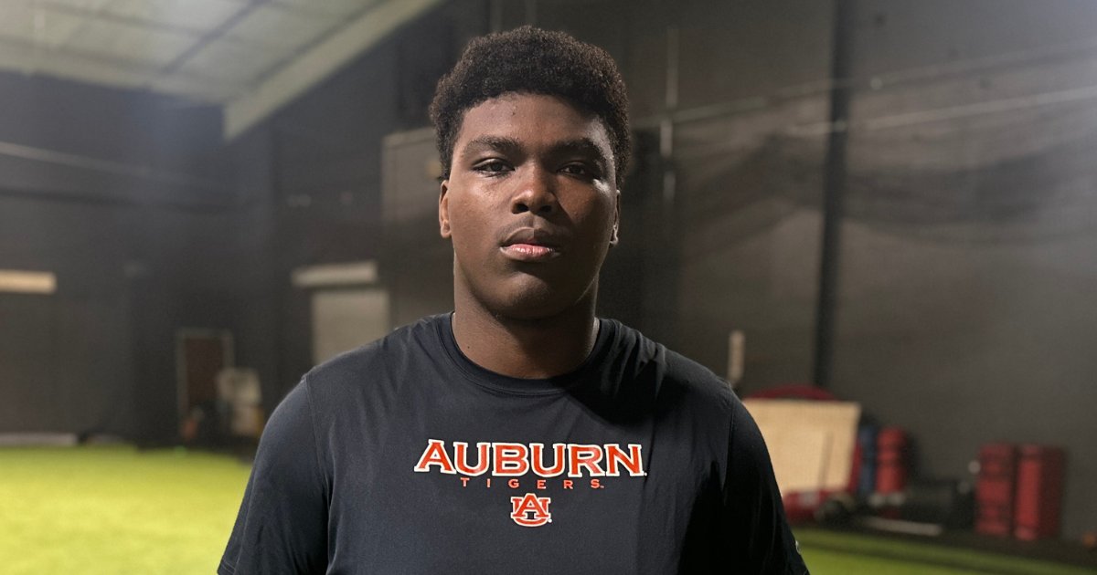 ColePinkston's tweet photo. Auburn 'feels like home' for in-state DL Dylan Moore (Rivals+)

The brother of Auburn commit Donivan Moore, 2027 DL Dylan Moore is a name to know.. 

"The family, the fans, the people, the coaches–I love it. (Auburn) feels like home, basically.”

https://t.co/pOdp4XFC5n https://t.co/ZLLDh0qxlt
