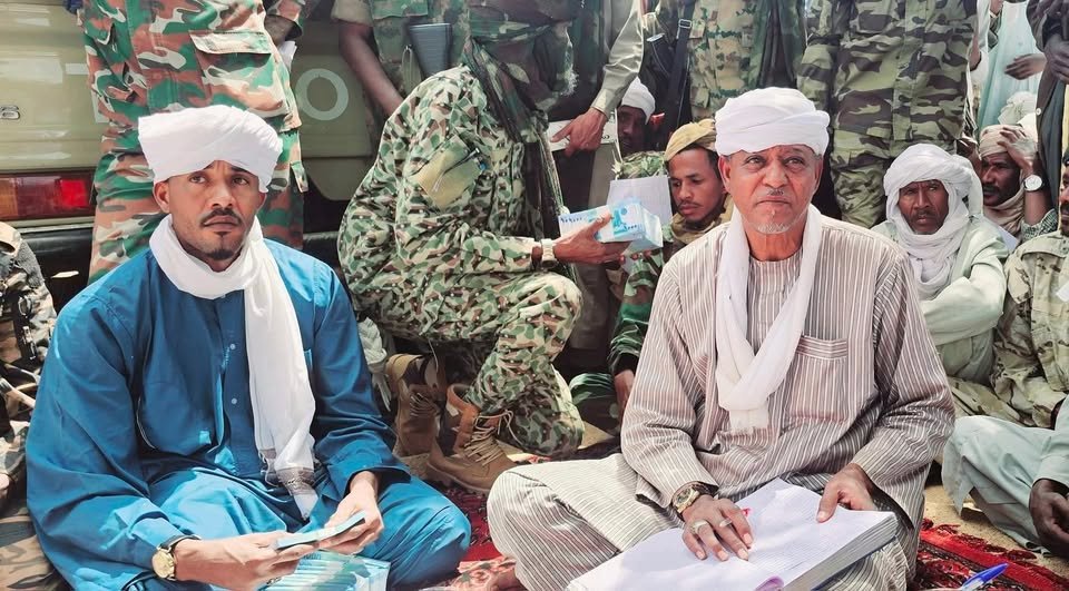 SudanTribune_EN's tweet image. The Sudan Doctors Network warns of an "imminent catastrophe" as 3,000 people flee Mistariha, North Darfur, following a violent RSF takeover. Displaced families lack food, water, and shelter after drone strikes and looting targeted homes and medical clinics. 🇸🇩 #Sudan #Darfur