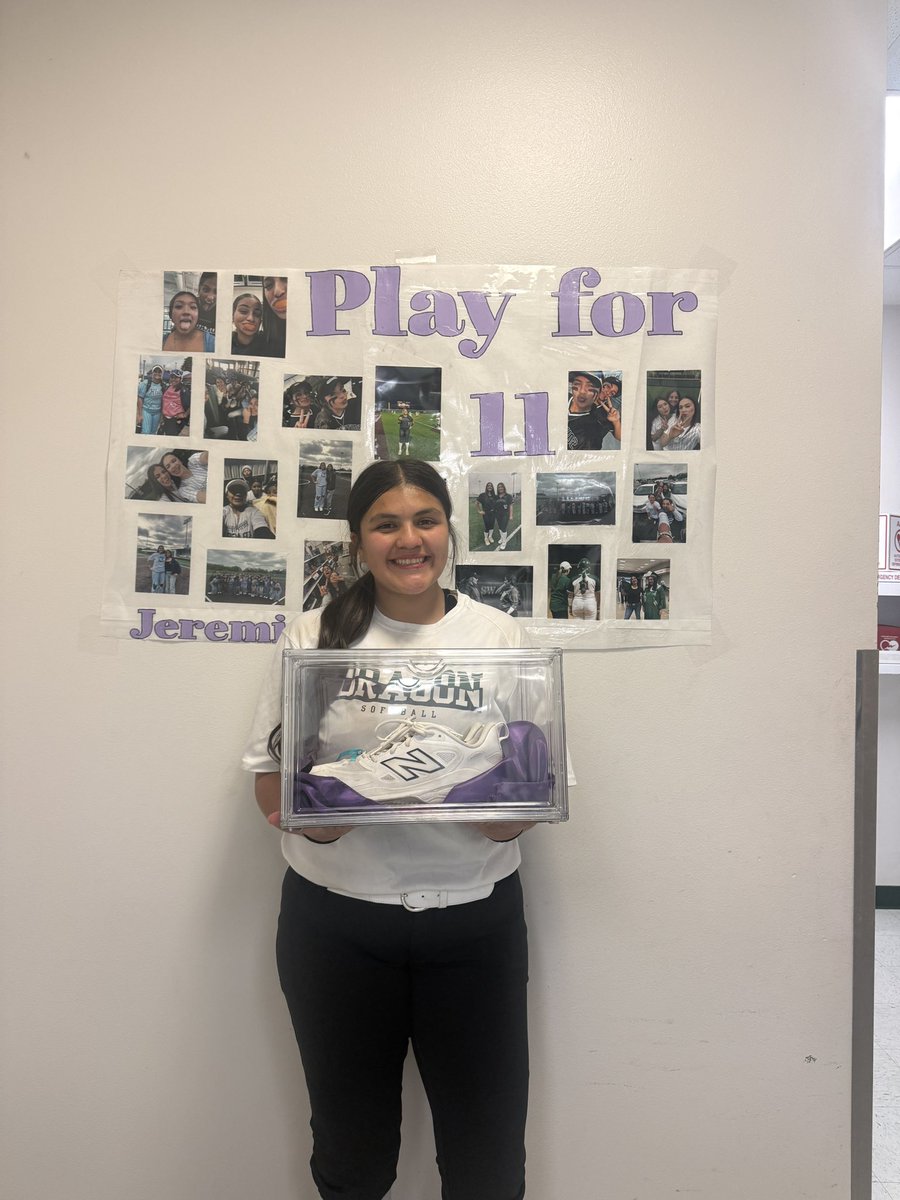 sw_dragon_sball's tweet photo. Junior, Erin Piedra earned the “Fill Her Shoes” Player of the Week. 💜

One thing about Angelina was she always mentored the underclassmen. Erin’s leadership has been shining this season. She has consistently cheered on and held  her teammates accountable. Good job Erin! https://t.co/P7Dewp9EJd