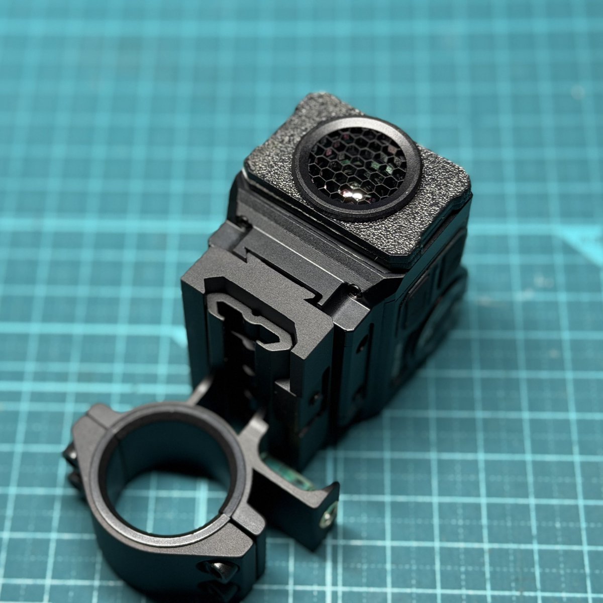 uganda_'s tweet photo. Owlset着ダーン‼️キルフラッシュは3Dプリンタ製で両面テープで貼り付けるものでした。本体にカバーが付属していますが、キルフラッシュを着けるとカバーができなくなります。使用感は別の方のレビューをご参考ください。笑 #vectoroptics #thermalscope #41px https://t.co/lhaE6B2P8T