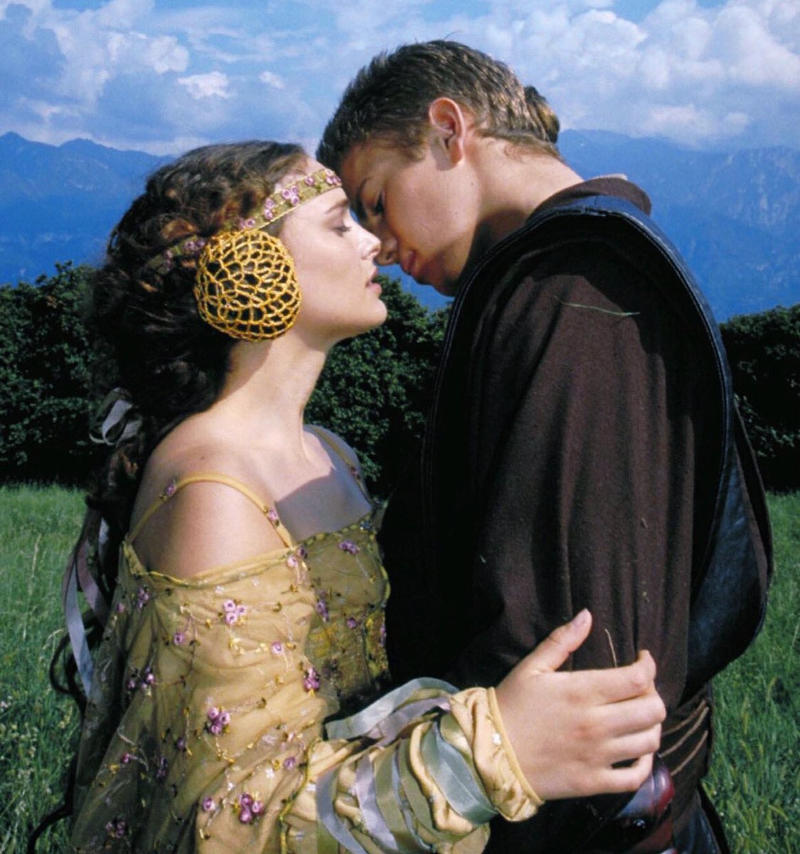 laura ★ tweet media