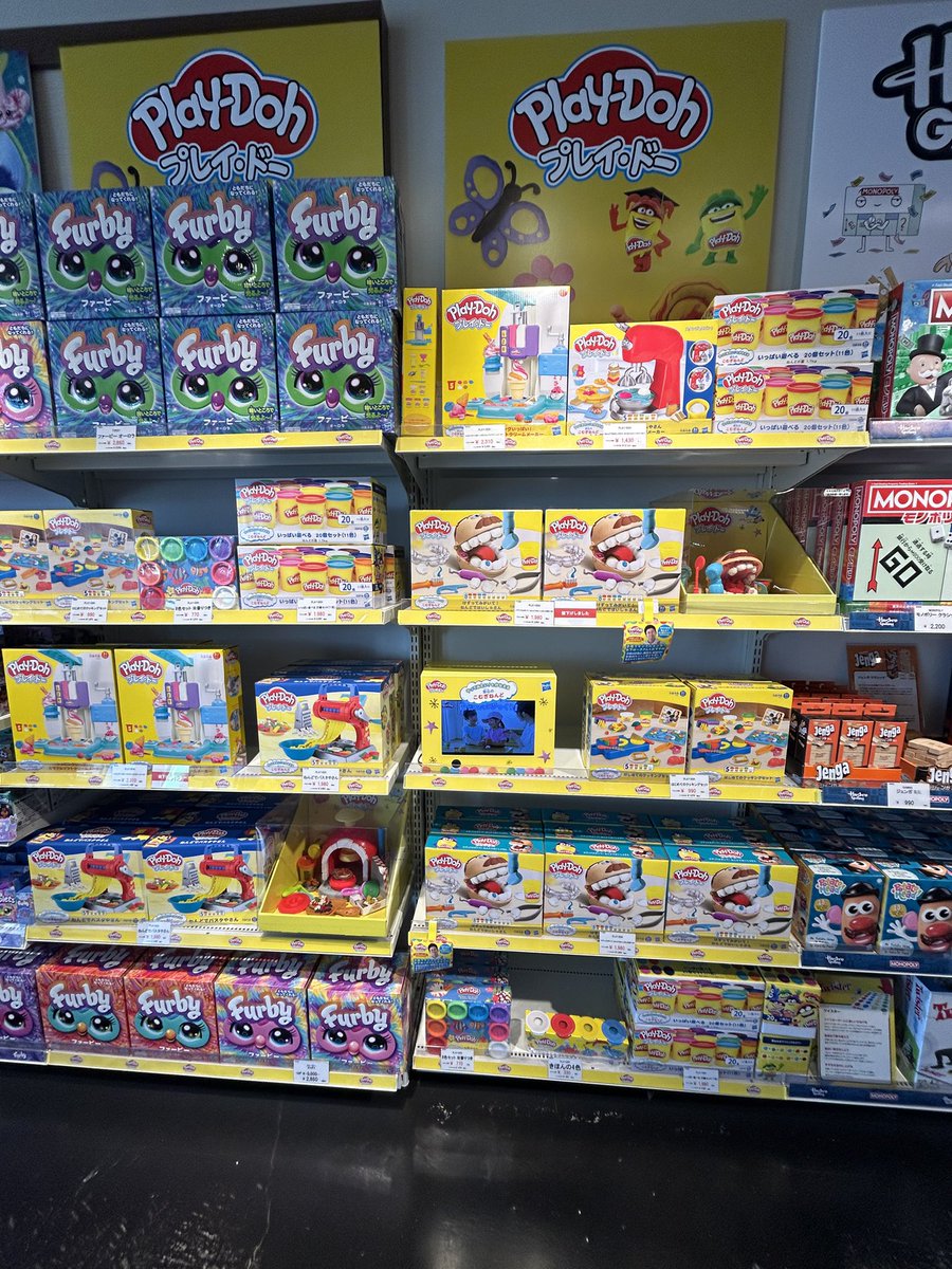 Hasbro_Store_JP's tweet image. 【#三井アウトレットパーク入間 店】

ハズブロストアのPlay-Dohコーナーのご紹介🌈✨
安心の小麦ねんどで、アイス屋さんや歯医者さんごっこが楽しめちゃう🍦🦷
色の組み合わせは無限大でワクワクが止まらない🎨💖
自分だけの作品を作ってみてね✨

今は入間店限定セール中💨

#HasbroStore
#PlayDoh