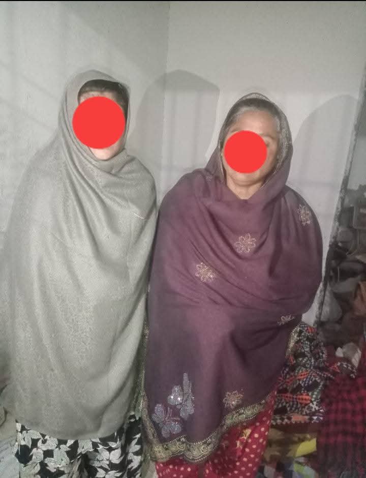 میں  ایک انفارمیشن دینا چاہتی ہوں کہ اپنے بچوں کا خیال کریں 
کیونکہ ابھی ایک نیا کام شروع ہو گیا ہے 
پہلے چھوٹے بچے اٹھاتے تھے اب یہ ٹیڈلرز کو اٹھانا شروع کر دیا ہے 12 ،15 ، 16 ، 18 سال کے وہ لوگ جو شعور رکھتے ہیں وہ بچے کڈنپ کر رہے ہیں۔
 طریقہ واردات کیا کر رہی ہے کہ قران پاک کے