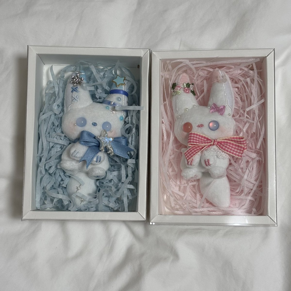 #솜인형장터 #솜인덕장터 
요거 좀 뜬금없을까 싶기도 한데 일단 올려보기..
소소한인형공방 화이트크리스마스여우랑 벚꽃여우 각 5.0 원가양도합니다! 수령한지 2주 정도 되었는데 둘 데가 없어서 한 번 꺼내보기만 하고 받은 그대로 보관중입니다 관심있으시면 연락주세요💕