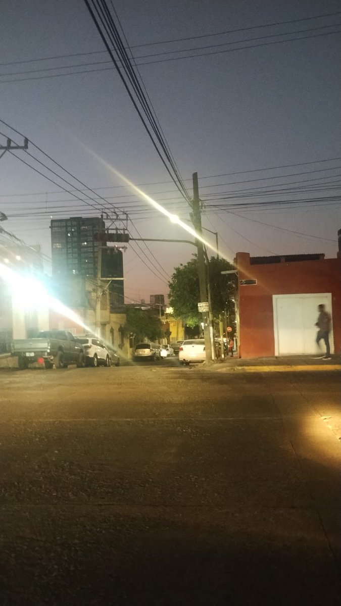 OficialAlcalde's tweet photo. El semáforo de avenida Jesús García entre liceo lleva dos días sin servicio nos podrían apoyar @AgenciaAMIM  @GuadalajaraGob   En la colonia alcalde Barranquitas https://t.co/r4jGIeWabE