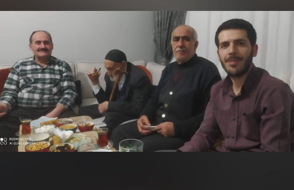 ahmtbckn's tweet photo. Kelâmı Ehline söyle, işitir , âr eylemez
Dört kitabı tefsir etsen , Cahile kâr eylemez .. https://t.co/Os3Q0vYR3h
