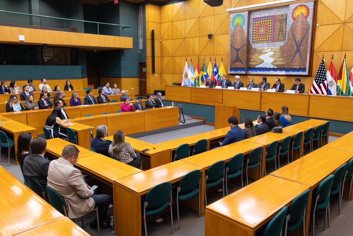 📚 | #CapacitaciónCJ

En la clausura del Curso Avanzado de Formación en Ética e Integridad, el presidente del <a href="/CJudicaturaEc/">Consejo de la Judicatura</a>, <a href="/DamianLarcoG/">Damián Larco Guamán</a>, destacó que “la ética institucional es un componente operativo de la gestión judicial. Se expresa en la prevención de riesgos, en el