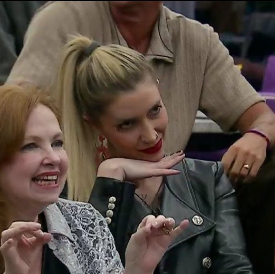 Ella salio de placa primera OH GIRL 
#GranHermano