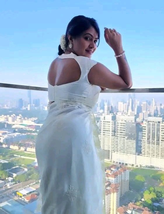 Meena Maheshwari 🍑 tweet media