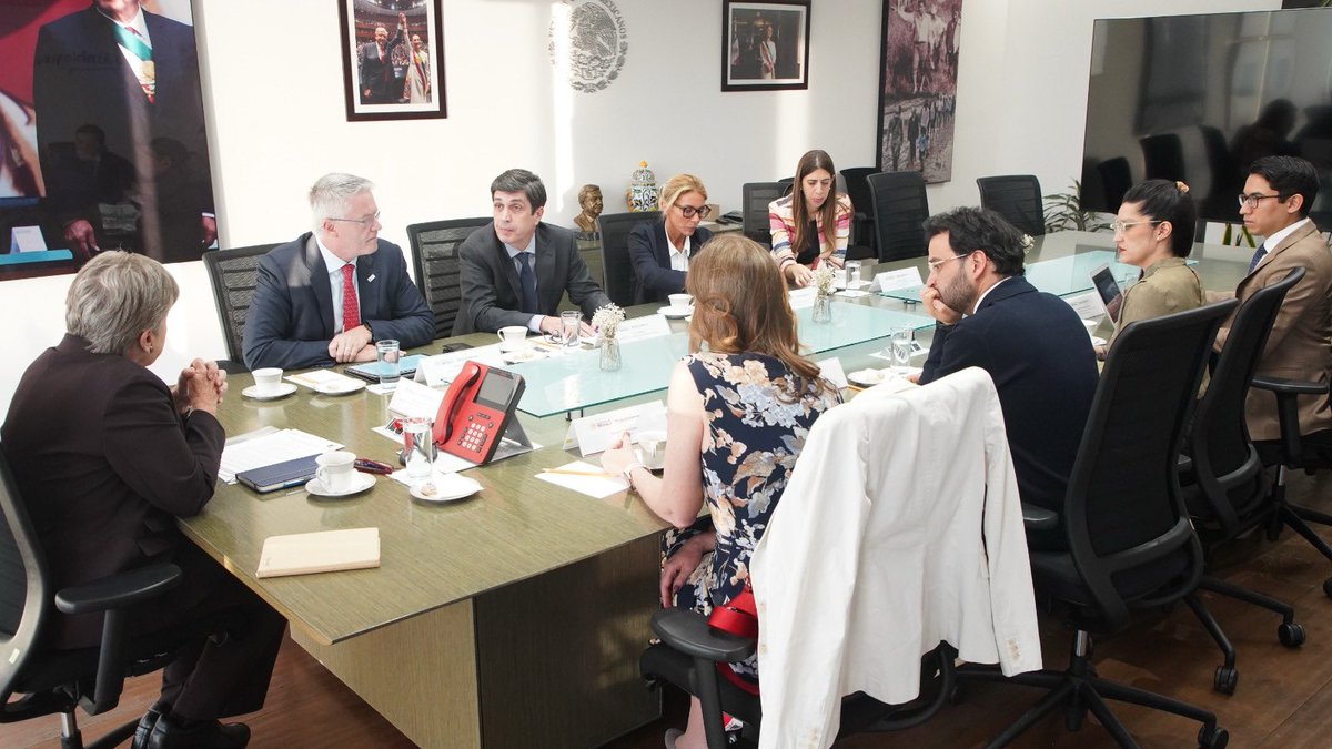 aliciabarcena's tweet photo. Un gusto de recibir en la @SEMARNAT_mx a @MathiasCormann, Secretario General de la @OECD. Tuvimos un fructífero diálogo sobre nuestra cooperación ambiental en biodiversidad, cambio climático y químicos. Coincidimos en que sólo con el multilateralismo construimos la sostenibilidad https://t.co/fxvlY9LD6B