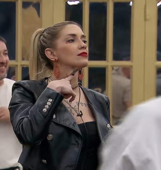 Se salvó de la placa esta reina, y la fueron a saludar TODOS los que la votaron. 

La tienen adentro, aguante el quilombo. #GranHermano