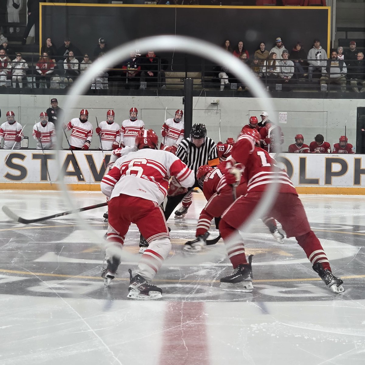 julioscores's tweet photo. Obligatory #GlassHole puck drop @scarlet_hockey vs @LHSPuckSquad Sec 3A Championship https://t.co/IZWf9qYVas