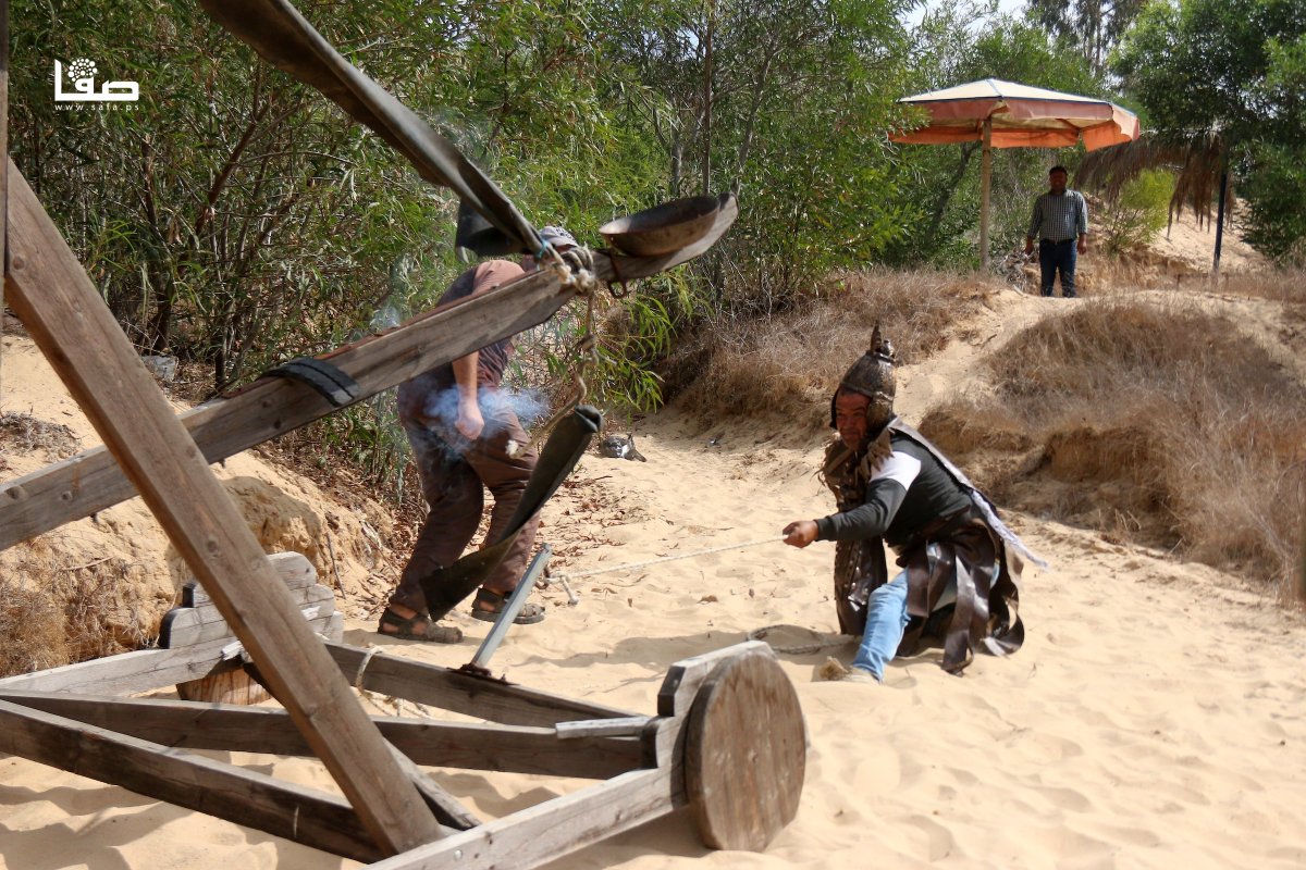 القصف بالمنجنيق عند حماس
ما بقدروا يدخلوا بري .. عرفتوا ليش ؟