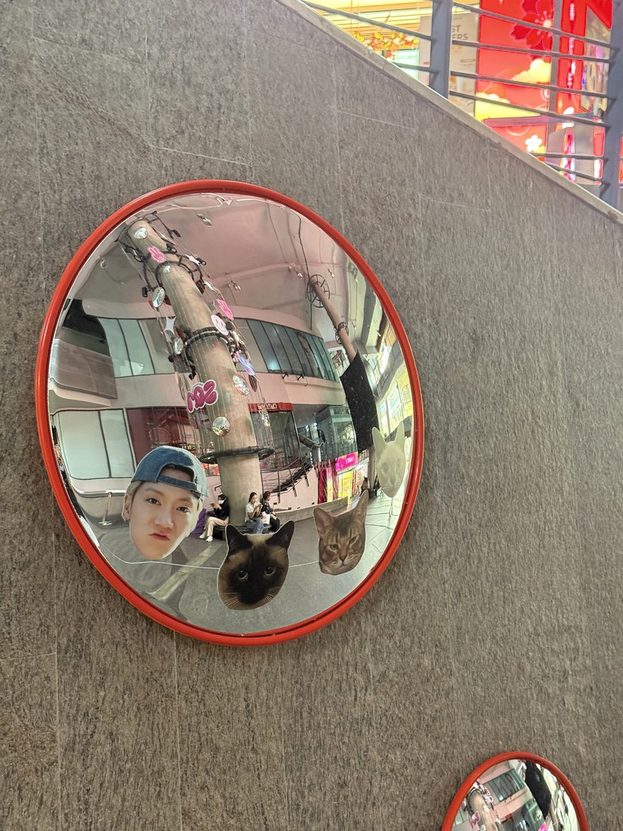 sayheyfrey's tweet photo. แอบแวะมาสยามตอนก่อนห้างเปิด
เด่นมาก น่ารักสุดๆ🥺🥺🥺

เดี๋ยวรอมาแปะสติ๊กเกอร์ตอนห้างเปิด
มาอวยพรวันเกิดเตนล์กันเยอะๆนะคะ สุขสันต์วันเกิดคุณชิตพล💜 #TEN_BDAY2026 https://t.co/mqSIeZ57eU