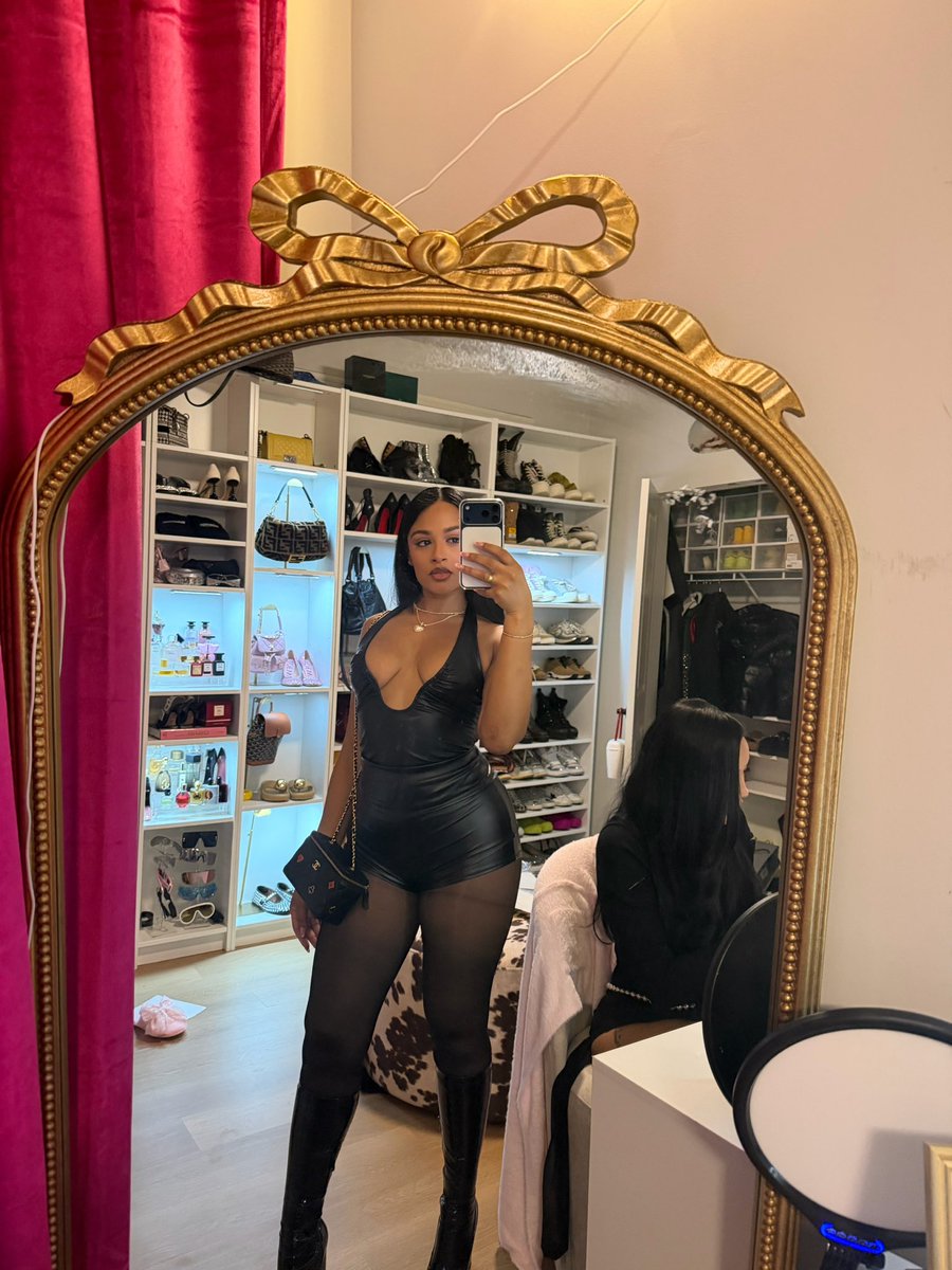 BlossomingRosee's tweet photo. 🖤🎀 https://t.co/6YoYsiyUY0