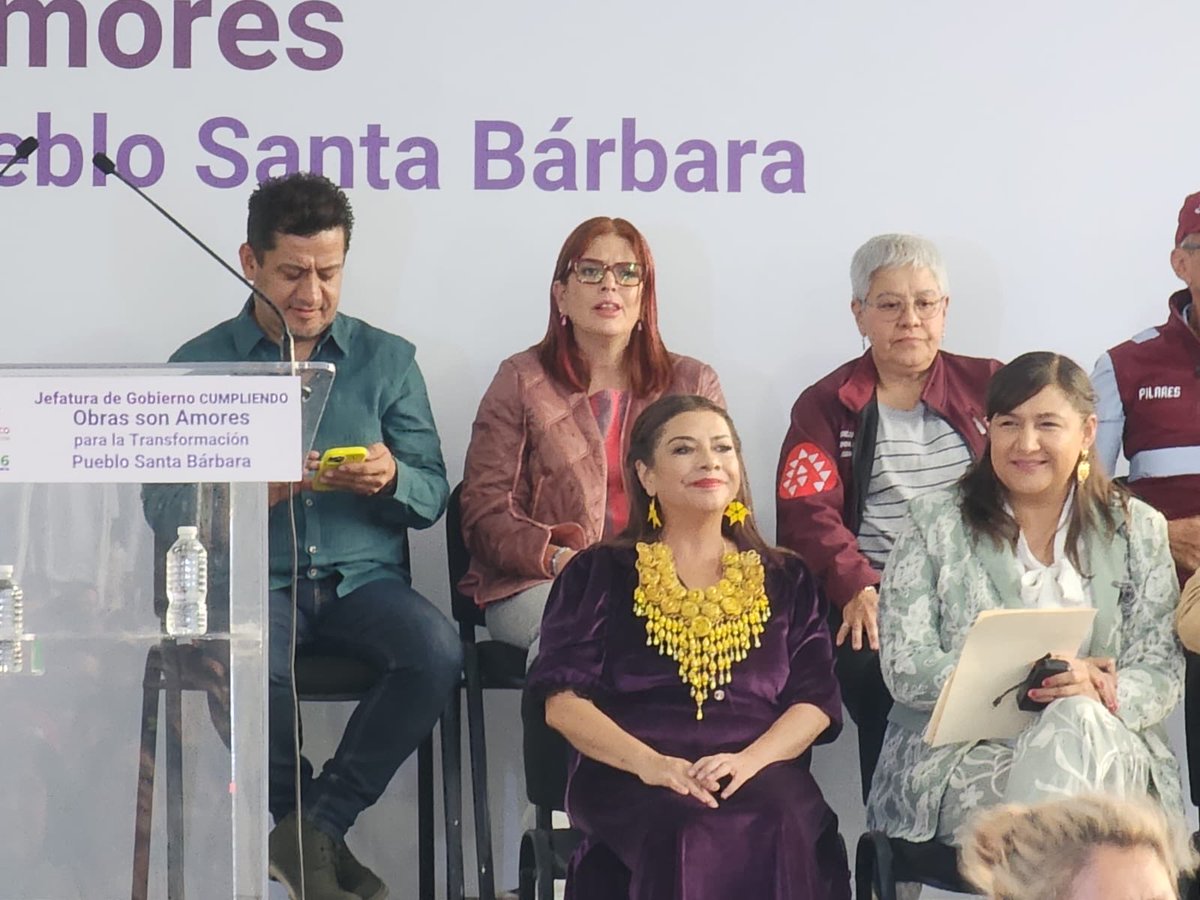 ¡CUMPLIMOS! 
Oras son Amores para la Transformación 

Dentro del evento protocolario del Programa Gobierno#CasaXCasa, la jefa de gobierno <a href="/ClaraBrugadaM/">Clara Brugada Molina</a>, 
 en el Pueblo de Santa Bárbara <a href="/AzcapotzalcoMx/">Alcaldía Azcapotzalco</a>, llevó a cabo la entrega de obras y acciones cumplidas,entre ellas: