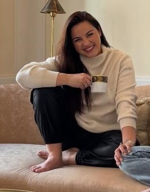 COMO NÃO AMAR ESSA MULHER??? COMO??? Ai gente, como ela é linda, olha esse sorrisso ❤️